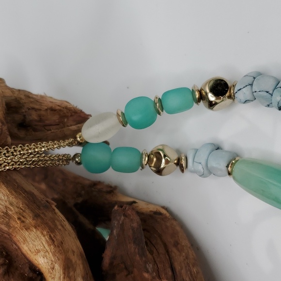 Gorgeous double strand aqua, cream, gold and medium blue bead necklace. - Picture 6 of 7